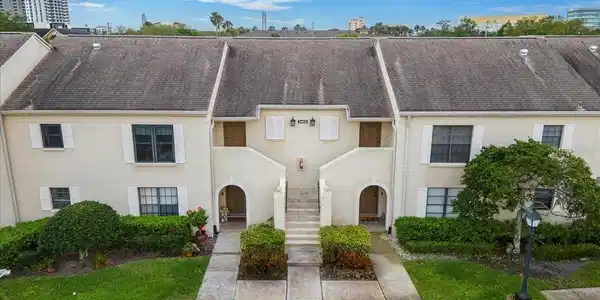 2462 KINGFISHER LANE
