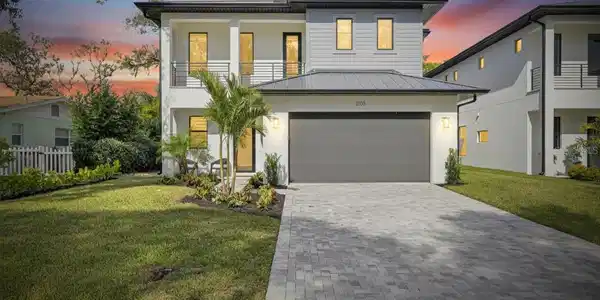 2335 OAK TERRACE