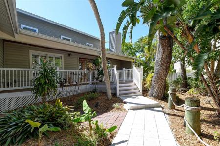 5162 SIESTA WOODS DRIVE