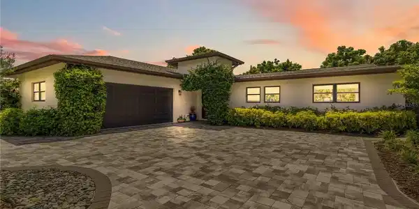 2410 SIESTA DRIVE