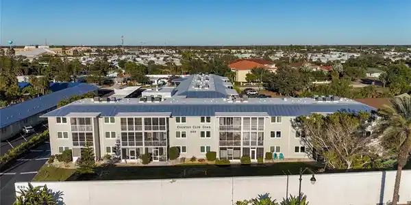 649 TAMIAMI TRAIL S