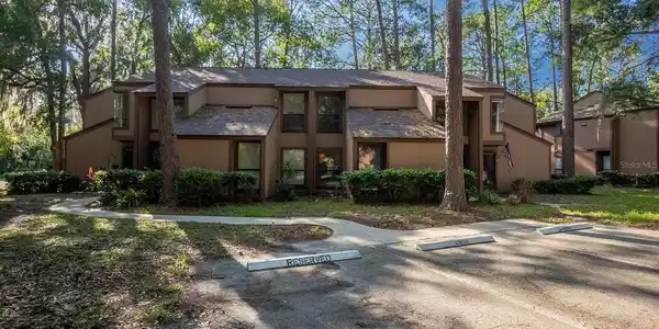 32 PINEHURST PLACE
