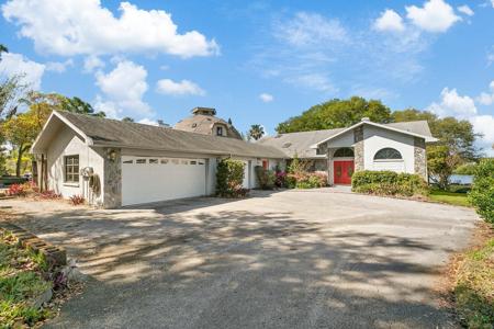 3009 PINEVIEW DRIVE