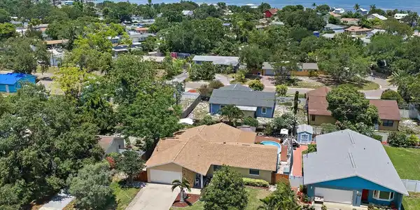 4286 TARPON DRIVE SE