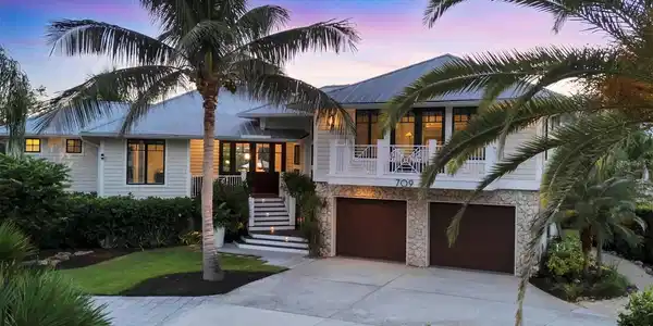 709 EAGLE POINT DRIVE