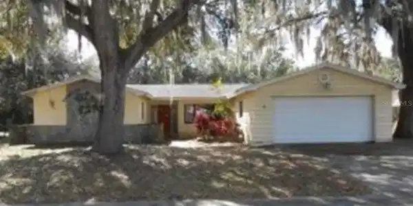 985 WILLIAMSBURG DRIVE