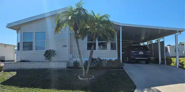 528 WALNUT CIRCLE