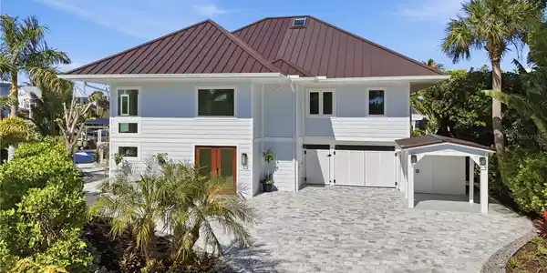204 WATERWAYS AVENUE