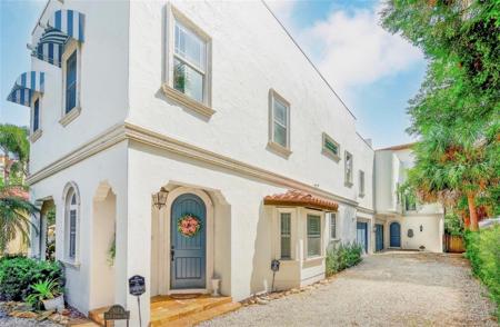 2936 W KNIGHTS AVENUE