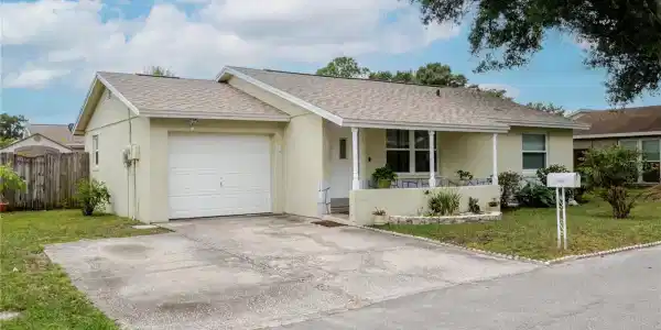 10118 HUNTERS POINT COURT