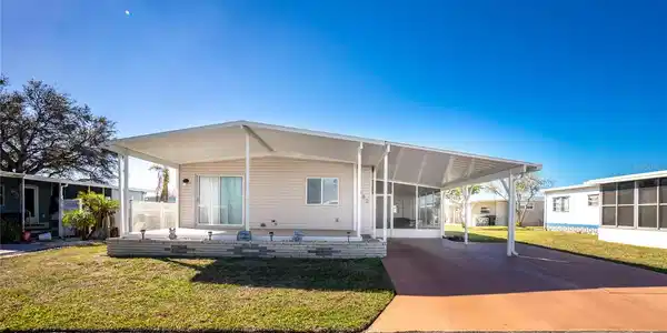 532 WALNUT CIRCLE