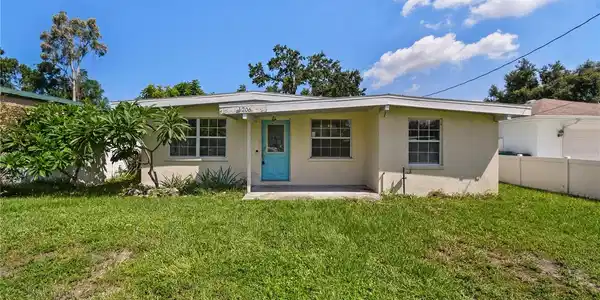 1206 8TH STREET W