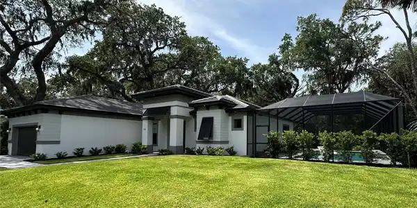 15 RIVER OAKS WAY