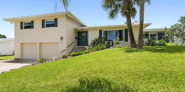 76 BANYAN DRIVE