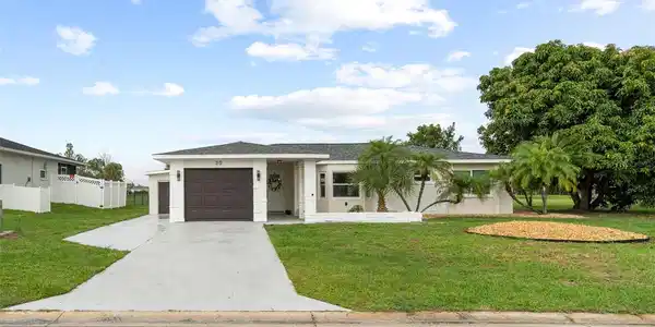 30 OAKLAND HILLS COURT