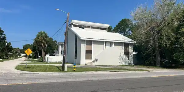 1909 S WEST SHORE BOULEVARD