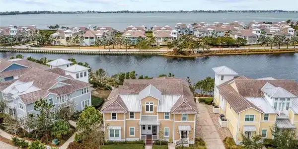 258 SAPPHIRE LAKE