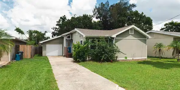 208 LEE STREET