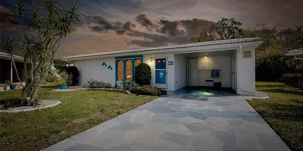 520 CIRCLEWOOD DRIVE