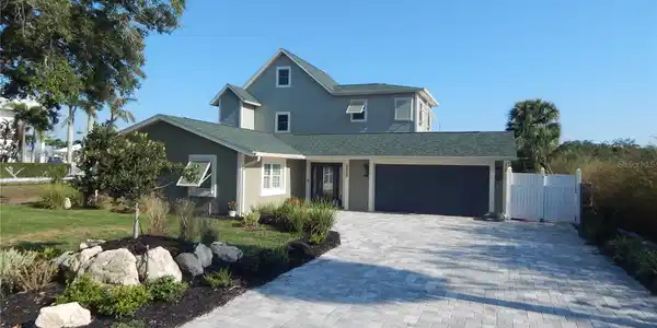 8025 ISLAND DRIVE