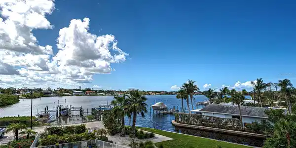516 TAMIAMI TRAIL S
