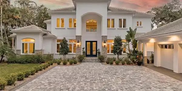 6 THOMAS ROAD