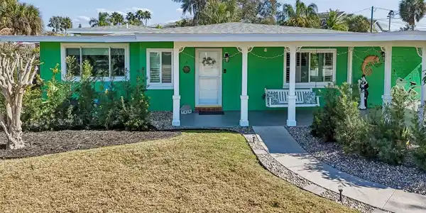 2427 BAYWOOD DRIVE W