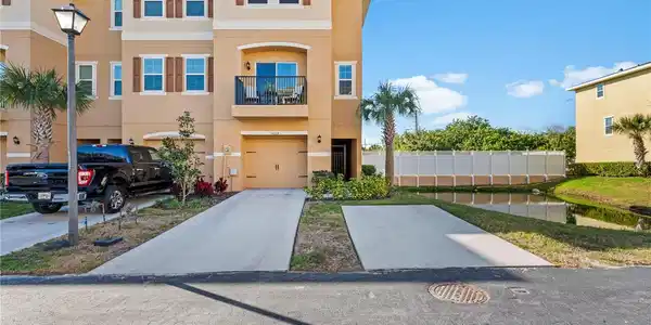 5004 SAND CASTLE DRIVE