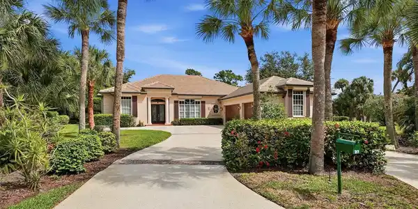 27 DOMINICA DRIVE
