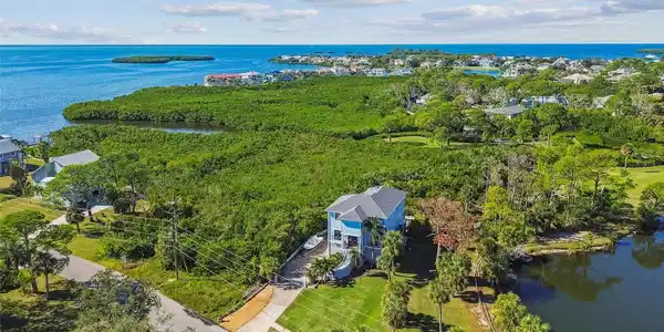 1602 SEA BREEZE DRIVE