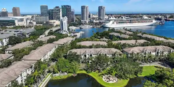 716 PROMENADE PLACE