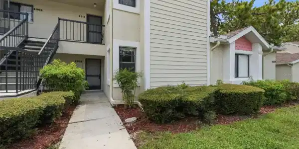 8013 PICKETTS COURT