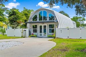 401 LA PLAZA S