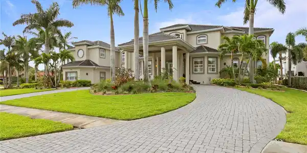 6318 PASADENA POINT