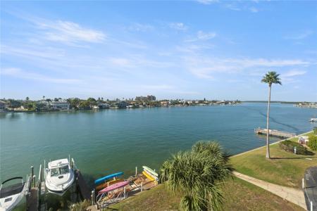 736 ISLAND WAY