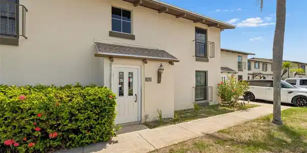 552 PLAZA SEVILLE COURT