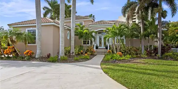 5944 BAY DRIVE