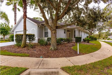 2 CROSSTIE COURT