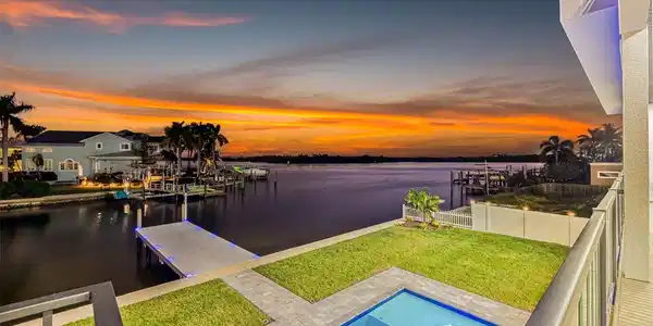 2121 BAYOU GRANDE BOULEVARD NE
