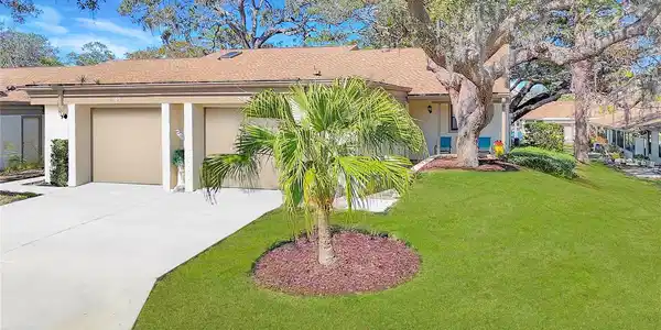 2606 OAK CIRCLE