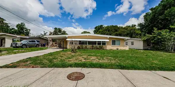 406 COUNTRY CLUB DRIVE