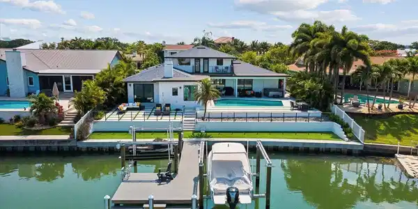 654 SNUG ISLAND