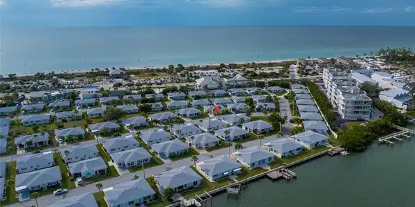 1977 BEACH ROAD