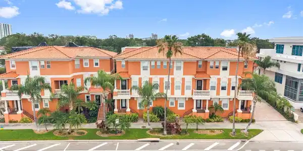 905 VILLA VENICIA WAY