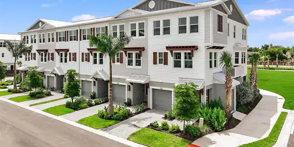 1625 COMPASS POINTE COURT