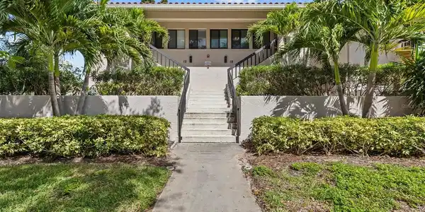 1800 MARINER DRIVE