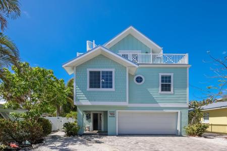 703 N BAY BOULEVARD