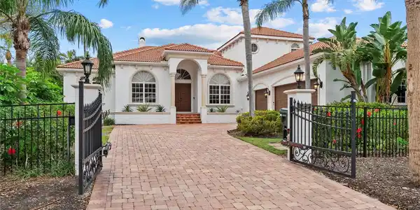 3508 LA PALOMA AVENUE