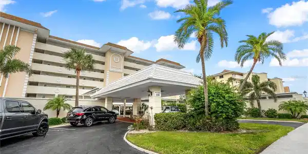 1150 TARPON CENTER DRIVE