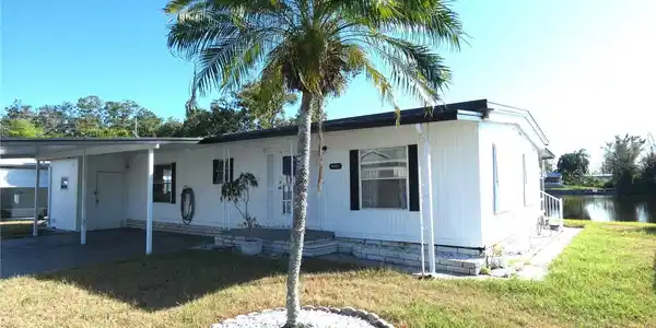 4471 TUCKER SQUARE